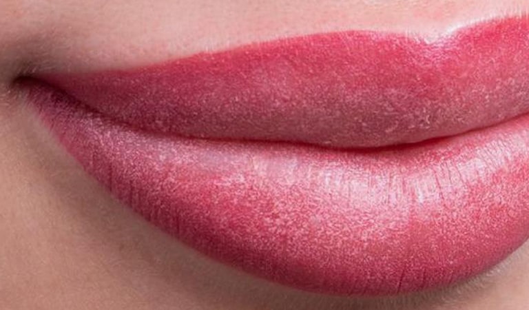 Specialized permanent lip makeup clinic in Iran